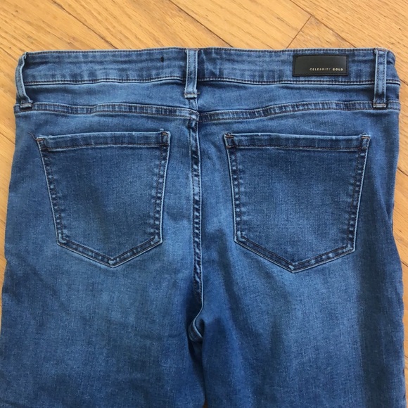 Celebrity Gold Skinny Stretch w/ Distressing - Excellent! - Picture 14 of 16